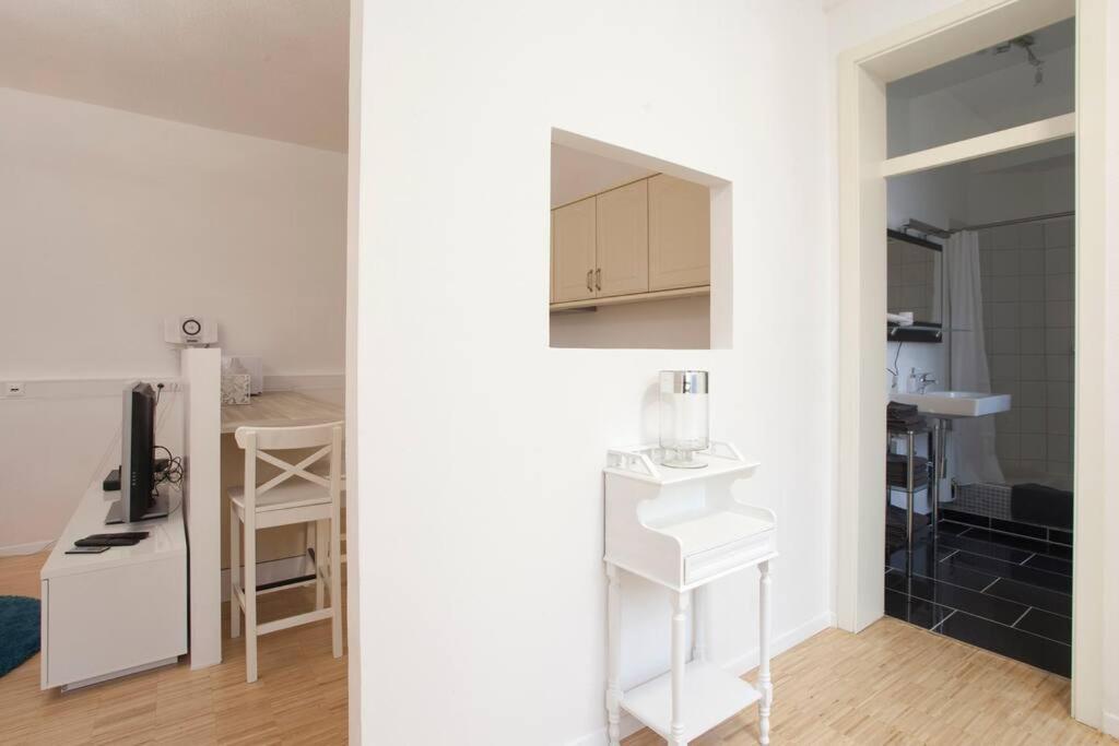 Exclusive 2-Room Souterrain Apartment Нюрнберг Экстерьер фото