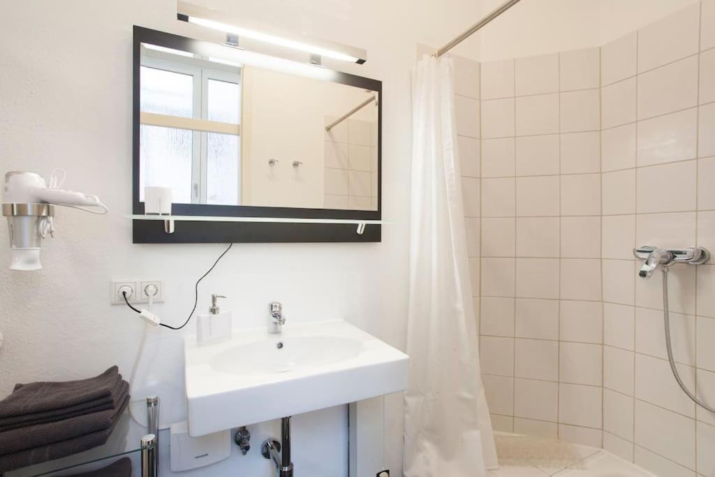 Exclusive 2-Room Souterrain Apartment Нюрнберг Экстерьер фото